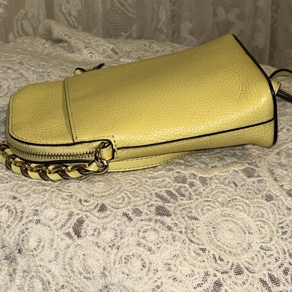 Beautiful Michael Kors Jet Set Charm North South Chain Phone Crossbody - Picture 7 of 12